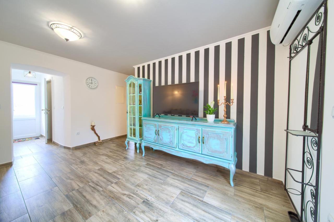 Retro Apartment Врбник Экстерьер фото